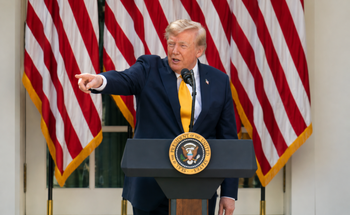 Trump place les écoles américaines « en état d’avertissement » sur l’identité de genre