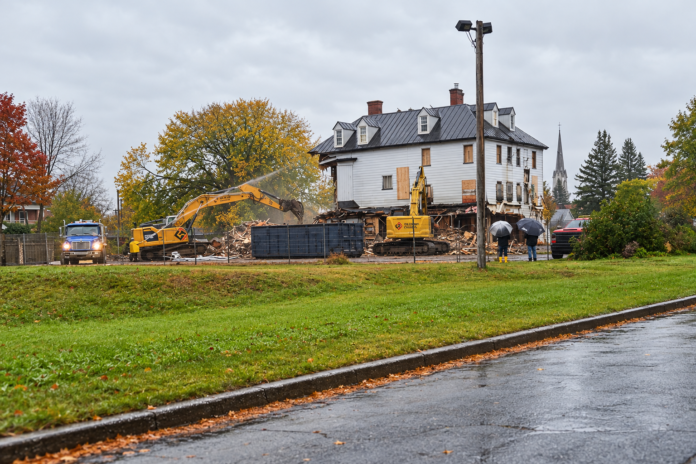 La démolition de l’hôtel Yamaska ravive les souvenirs à Cowansville